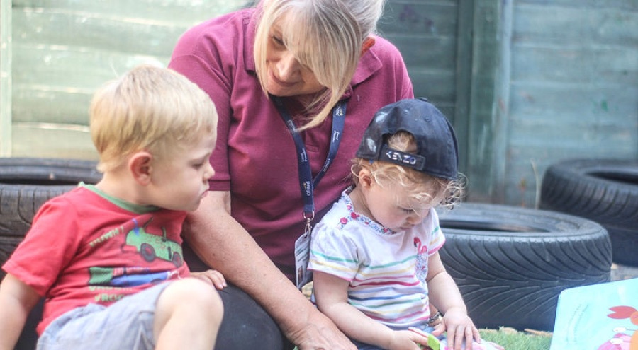A Key Person with a toddler at Handprints